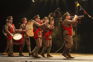 'War Horse' shines in artistry, not storytelling