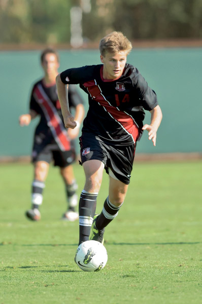 Sophomore Zach Batteer netted both goals in Stanford's 2-0 win over rival California on Thursday night, moving the Cardinal to 2-1 in the Pac-12.