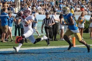 Junior wide receiver Michael Rector (left) reels in a 22-yard touchdown pass from Hogan in the second quarter. He finished the game with two catches for 27 yards. (KAREN AMBROSE HICKEY/stanfordphoto.com)