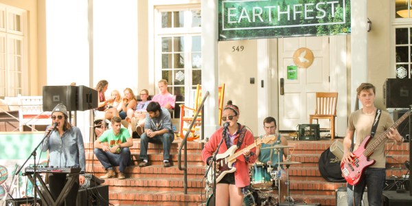 Earthfest sought to provide ProFros a glimpse into how Stanford students promote sustainability.  (CATALINA RAMIREZ-SAENZ/The Stanford Daily)