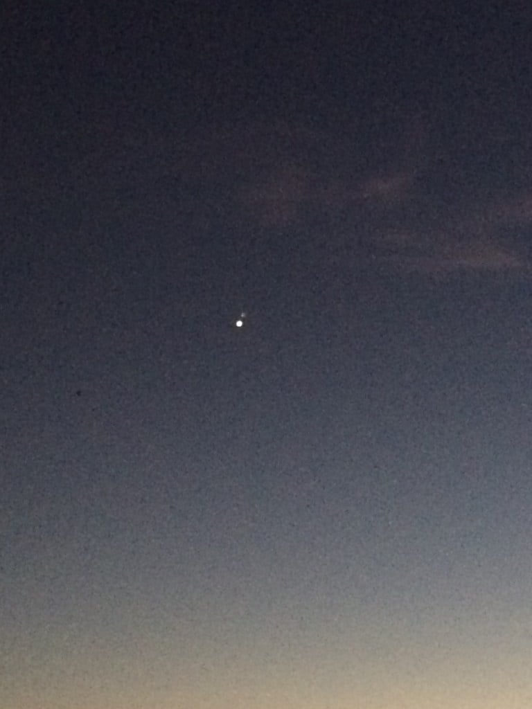 Venus and Jupiter, practically hugging on the last night of June. (CATHERINE ZAW/The Stanford Daily)