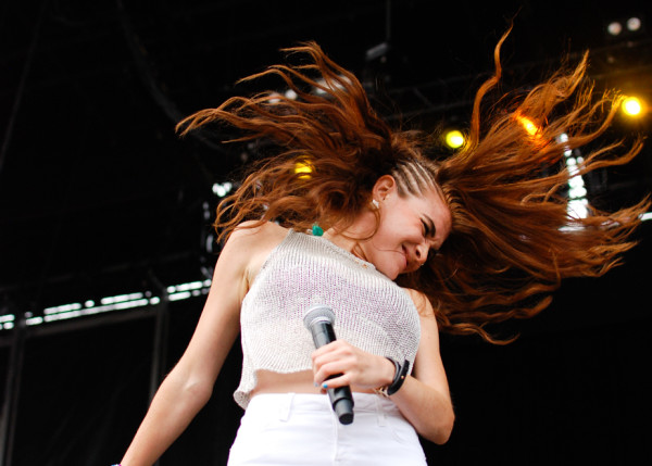 MisterWives' lead singer Mandy Lee. RAHIM ULLAH/The Stanford Daily