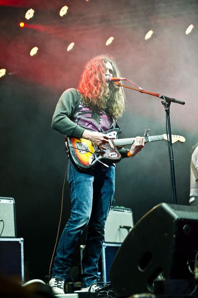 Kurt Vile, live in concert. (Courtesy of Bill Ebbessen, Wikimedia Commons)