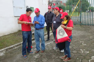 Students comparing notes of their findings in the field. (Courtesy of Elena Cryst)