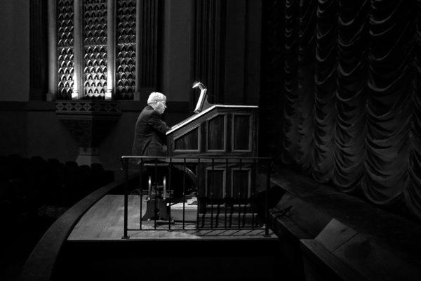 Organist Bill Taylor at the 'Whirling Wurlitzer.' Photo: McKENZIE LYNCH/The Stanford Daily.