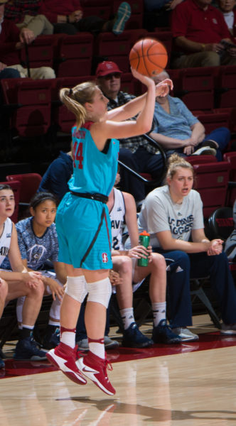 Karlie Samuelson led the Cardinal with 21 points and two rebounds in Wednesday's final game before conference play. (AL CHANG/isiphotos.com)