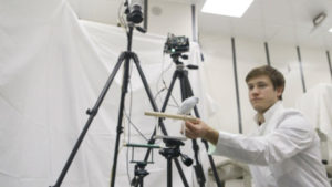 Stanford researchers record 3D bird flight to improve drones