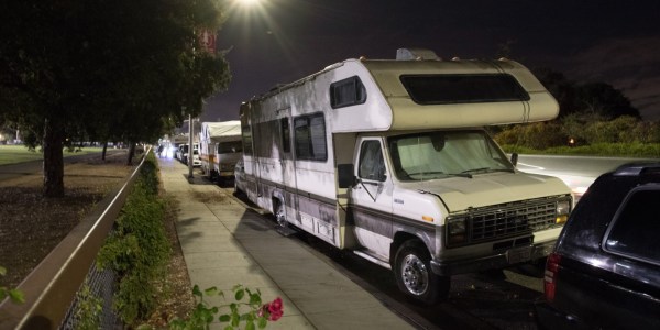 RVs line El Camino Real near the edge of campus (CHRIS DELGADO/The Stanford Daily).