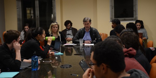 R&DE Executive Director Eric Montell addressed the Undergraduate Senate on Tuesday night. (LUCY BREWER/The Stanford Daily)