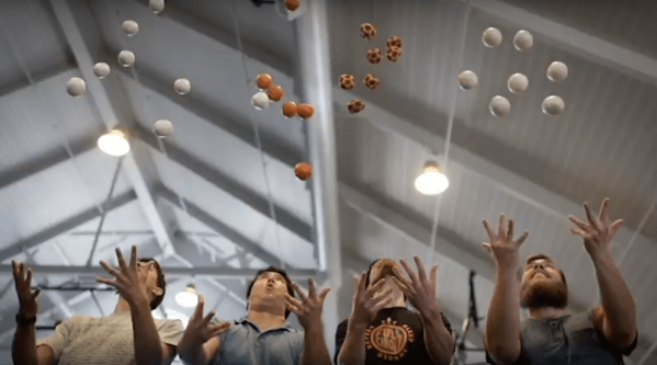 Participants in "Game of Throws" juggle. (ELIZABETH GERSON/The Stanford Daily)