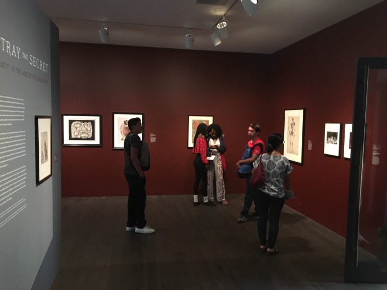 Patrons at the Cantor Arts Center. (Photo: JONATHAN LIU/The Stanford Daily)