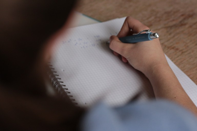 A student completes an end-of-quarter course evaluation online in exchange for an early glimpse at her winter grades. Administrators said the evaluations factor into decisions about promotions and salaries for professors and TAs. (Photo: RALPH NGUYEN/The Stanford Daily)