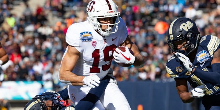 Senior wide receiver JJ Arcega-Whiteside (above) dominated in his final game for the Cardinal, setting up both scores for Stanford. (JOHN P. LOZANO/isiphotos.com)