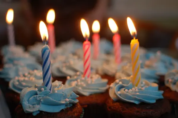 Cupcakes with colorful candles.