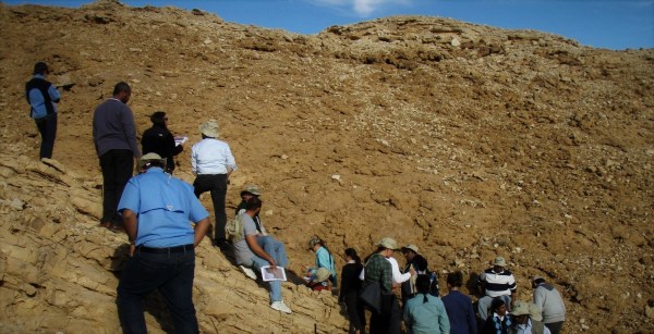 Stanford students and faculty visited Saudi Arabia in 2013 as part of a partnership with Saudi university KFUPM and Saudi Aramco, the state oil company / Courtesy of Donald Lowe