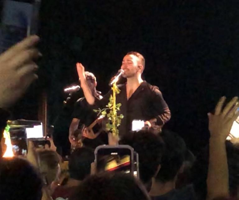 MAX performs his hit "Lights Down Low." 
(Photo: SARAYU PAI/The Stanford Daily)