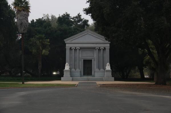 Columnist Altair Brandon-Salmon recovers an identity associated with Stanford which we often forget: it was and remains a mausoleum. (MICHAEL BYUN / The Stanford Daily)