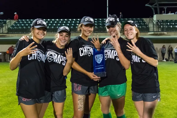 Stanford's five graduating seniors (left to right) Sam Tran, Carly Malatskey, Sam Hiatt, Lauren Rood and Beattie Goad won their 81st game with the Cardinal 4-0 over Cal Friday night. (Photo: JIM SHORIN / isiphotos.com)