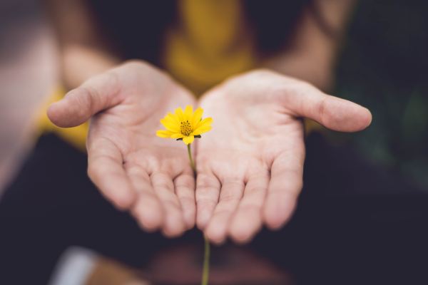 Looking at life with hope (Photo: Unsplash)