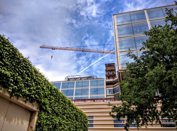 The picture above depicts Stanford Hospital under construction. Ethan Chua argues that Stanford has a limited understanding of innovation, one that is not as radical as it pretends to be. (Photo: Travis Wise / Flickr)