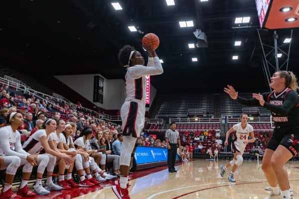 Senior forward Nadia Fingall (above) knocked down a career-high three 3-pointers in Friday's win over Washington State. (Photo: JOHN P. LOZANO/isiphotos.com)