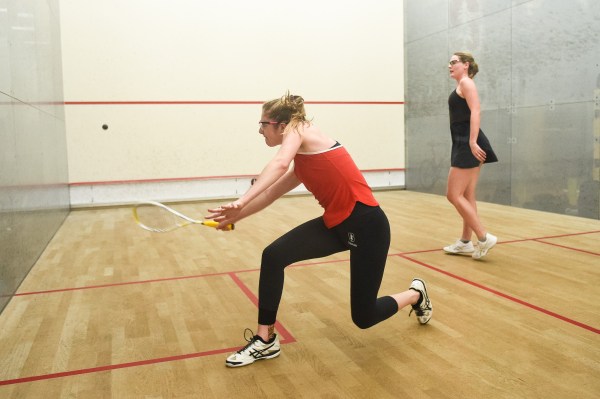 Junior Caroline Neave (above) won all three of her matches in the No. 4 slot this past weekend. Stanford routed No. 14 George Washington 8-1 before falling to No. 4 Yale and No. 2 Trinity. Both losses were close 3-6 defeats. (CODY GLENN/isiphotos.com)