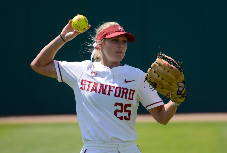 After a slow start to the weekend, sophomore outfielder Taylor Gindlesperger (above) went a perfect 4-for-4 at the plate against Drake. She scored four times and knocked in three runs in the two victories over Drake. (Photo: CODY GLENN/isiphotos.com)