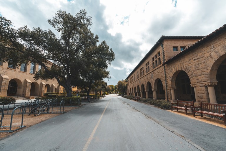 Lasuen Mall from Jane Stanford Way (Photo: ANDREW BRODHEAD/Stanford News Service)