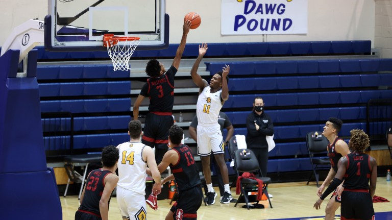 Freshman forward Ziaire Williams (3 above) lead the Cardinal in points on Monday night with 17. (Photo: ANDY MEAD/isiphotos.com)