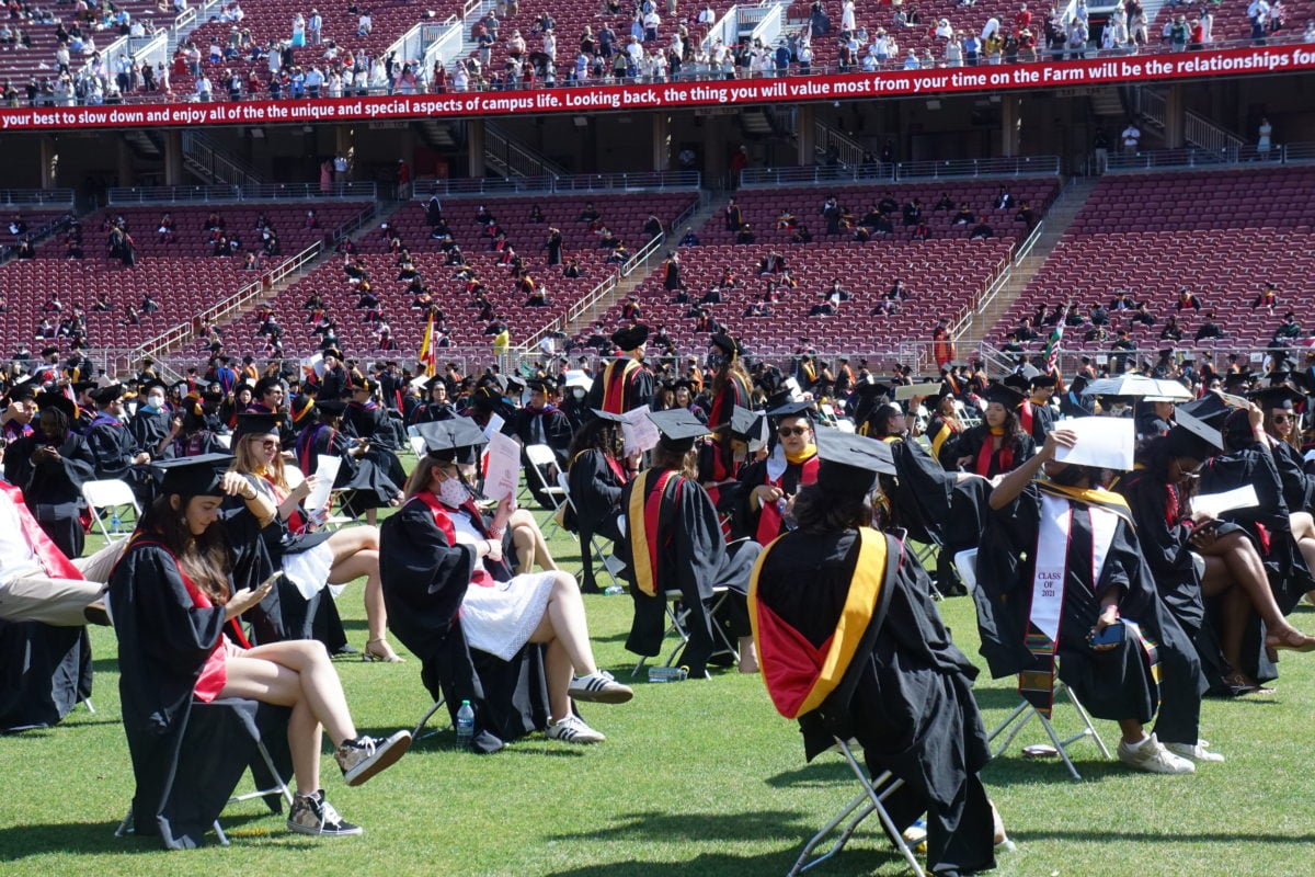 Atul Gawande ’87 tells graduates, 'Say yes to everything' (at least until 40)