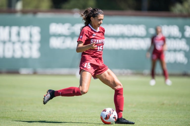 Avani Brandt dribbles the ball.