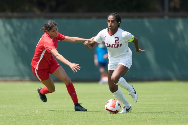 Naomi Girma dribbling against a defender