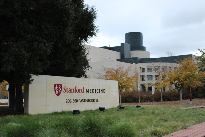 Stanford Medical sign 'Stanford MEDICINE, 200-500 PASTEUR DRIVE' is pictured in front of a stanford medical building.