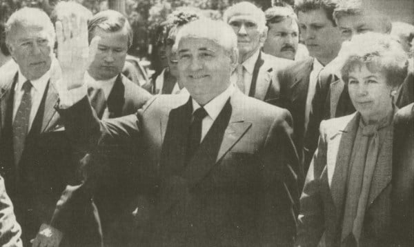 Soviet President Mikhail Gorbachev waves to the Stanford crowd in 1990, flanked by former U.S. Secretary of State George Shultz and his wife, Raisa. (Photo: LESTER BASKIN/The Stanford Daily)