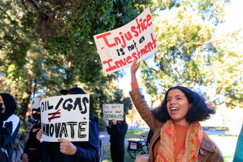 Exxon CEO visits Stanford plugging company's plan for carbon neutrality, sparks protest