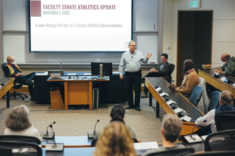 Faculty Senate Representative Jeff Koseff speaks at the meeting.