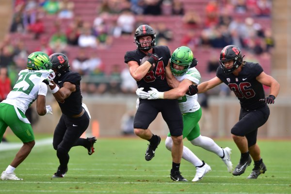 Senior tight end Benjamin Yurosek carries the ball against the Oregon Ducks on Saturday. Yurosek had two carries for 18 yards, but tallied zero receptions. (Photo: MICHAEL KHEIR/The Stanford Daily)