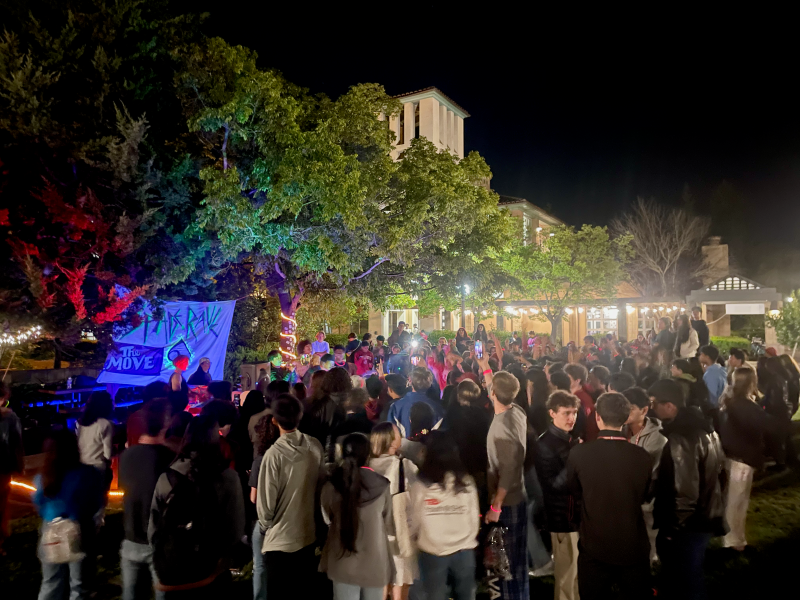 ProFros gather around Casper Quad as Six of Spades perform at Spade Rave. 