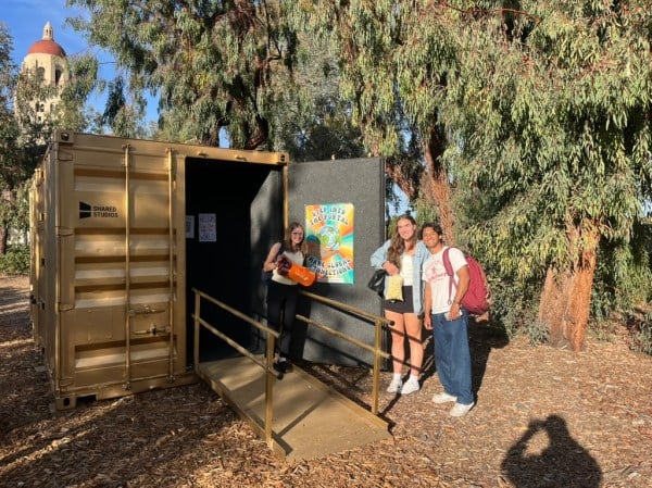 Students attend the "Portal and Piazza" event in Meyer Green.