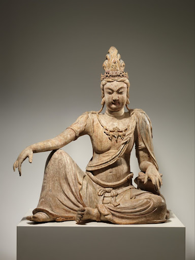 A sculpture of Water-Moon Guanyin from the Met, facing the viewer straight-on.